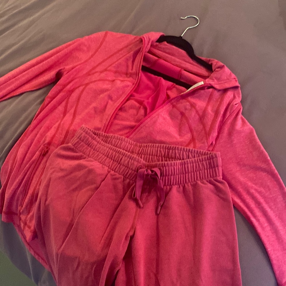 Pink Lulu lemon sweatsuit (not exact match)
